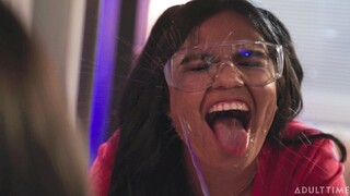 Сексуальные девушки в порно - Glasses and Games на HOT-GIRLS-PORN.COM