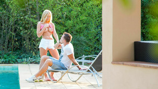 Сексуальные красотки в порно - Upskirt Views of Kiara Lord's Pussy HOT-GIRLS-PORN.COM