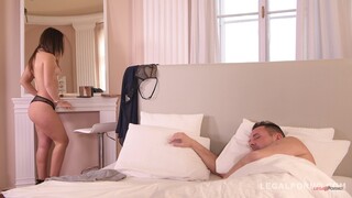 Сексуальные девушки в порно - Hot brunette teen gets morning creampie from David Perry на HOT-GIRLS-PORN.COM