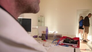 Сексуальные девушки в порно - The Clinic: Where Blondes Get DP'd and Gagged на HOT-GIRLS-PORN.COM