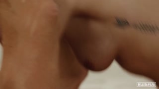 Сексуальные девушки в порно -  Vibrator Worship на HOT-GIRLS-PORN.COM