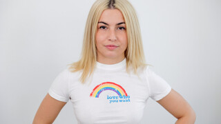 Сексуальные девушки в порно - Stepsister Gives Handjob and More на HOT-GIRLS-PORN.COM
