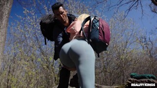 Сексуальные девушки в порно - Natural Tits Bounce on Big Cock на HOT-GIRLS-PORN.COM